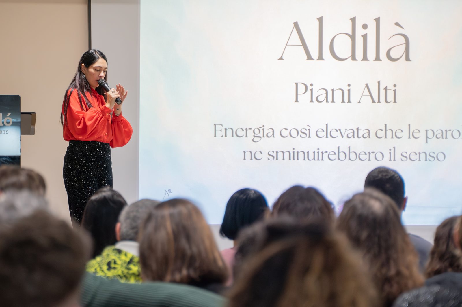 Elisa durante un incontro dal vivo